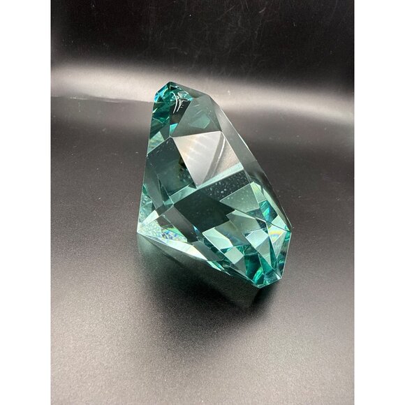 Olga Cassini Cushion Cut Faceted Green Crystal Paperweight 3.25 Inches Diameter - Picture 3 of 5